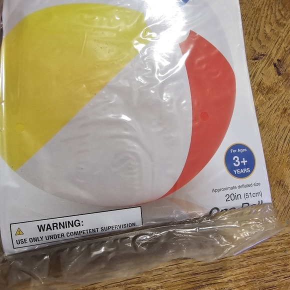 New Intex Beach Ball Inflatable 24" Colorful Glossy Panel Swimming Pool Toy see - Picture 3 of 4